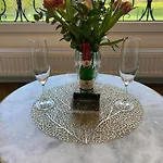Romantic Greenhouse Syke
