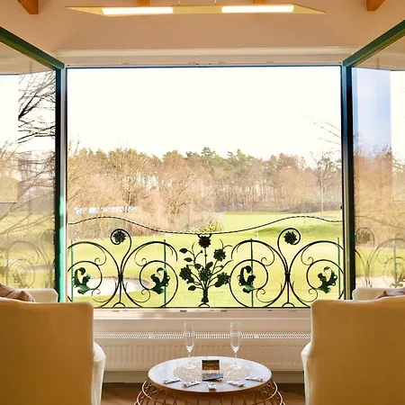 Romantic Greenhouse Syke