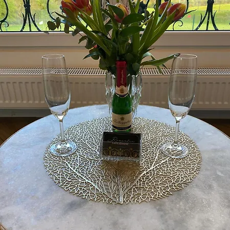 Romantic Greenhouse Syke