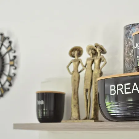 Romantic Greenhouse Syke