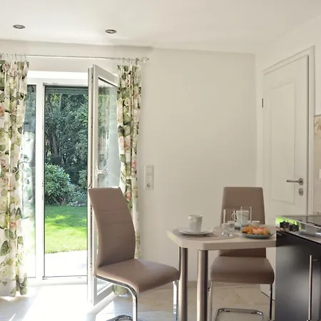 Romantic Greenhouse * Syke